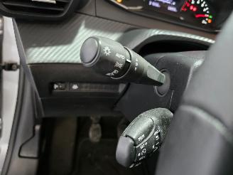 Peugeot 208 1.2 PureTech Active picture 25