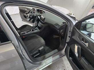 Peugeot 308 SW 1.2 PureT.Blue L. Ex picture 15