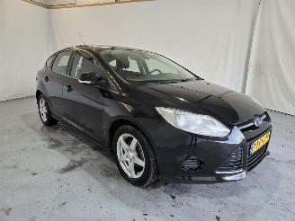 krockskadad bil auto Ford Focus 1.0 EcoBoost Trend 2013/4