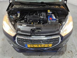 Peugeot 208 1.2 VTi Allure picture 9