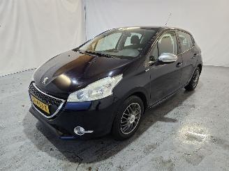 Peugeot 208 1.2 VTi Allure picture 3