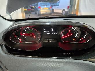 Peugeot 208 1.2 VTi Allure picture 17