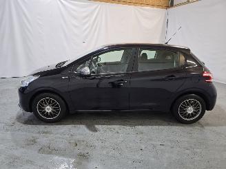 Peugeot 208 1.2 VTi Allure picture 4