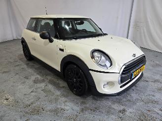 damaged passenger cars Mini One 1.2 Salt 2015/8