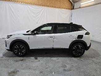 Peugeot 2008 1.2 Hybrid 145 GT picture 4