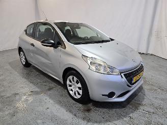 Vaurioauto  passenger cars Peugeot 208 1.0 Pure Tech Like 2014/10
