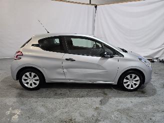 Peugeot 208 1.0 Pure Tech Like picture 8