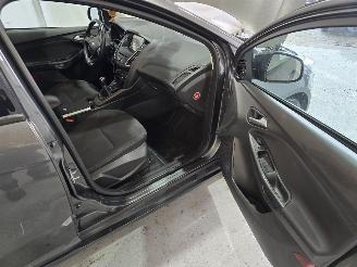 Ford Focus 1.0 Trend Edition picture 13