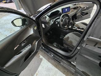 Peugeot 208 1.2 PureTech 100 Allure picture 22