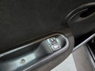 Renault Clio 1.2-16V Special Line picture 20