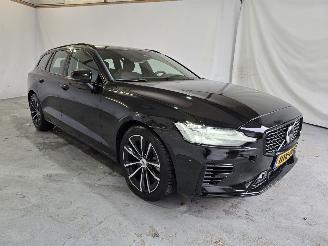 damaged passenger cars Volvo V-60 2.0 T6 Plug-in hybrid AWD Plus Dark 2025/1