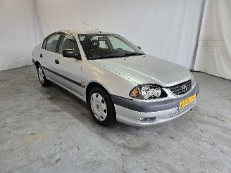 Coche accidentado Toyota Avensis 1.6-16V Linea Terra 2000/12