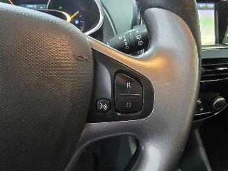 Renault Clio 0.9 TCe Expression picture 32