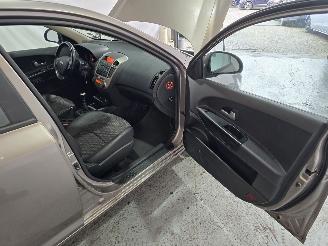 Kia Cee d 1.6 X-ecutive picture 17