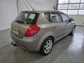 Kia Cee d 1.6 X-ecutive picture 7