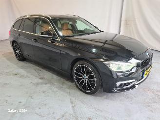 Damaged car BMW 3-serie 318i Luxury Edition 2018/10