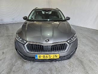 Skoda Octavia 1.0 e-TSI Ambition picture 2