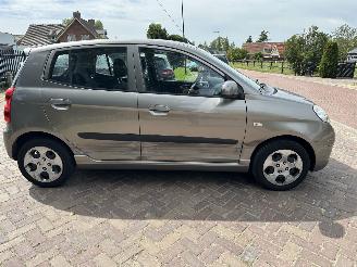 Kia Picanto 1.0 Seven picture 5