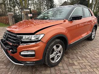 damaged passenger cars Volkswagen T-Roc 1.5 TSI Style automaat 2019/10