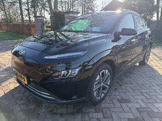 Unfallwagen Hyundai Kona EV Premium 64 kWh 2022/8