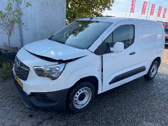 krockskadad bil bedrijf Opel Combo 1.5 d airco/cv/cc 2021/8