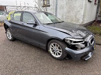 BMW 1-serie 118i picture 2