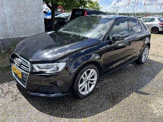 krockskadad bil auto Audi A3 Sportback 1.0 tfsi airco/lm velgen 2018/8