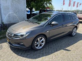 Coche accidentado Opel Astra 1.0t automaat 2016/7