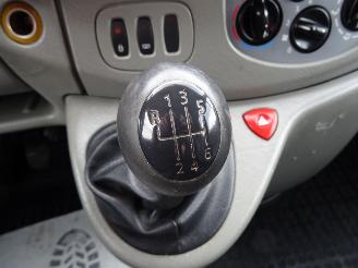 Renault Trafic 2.5 DCi L1H1 Klima 2-Persoons AHK 84KW Euro 4 picture 12