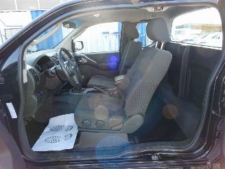 Nissan Navara 2.5 DCi 4X4 Kingcab Airco 2-Persoons Trekhaak 128KW Euro 4 picture 10