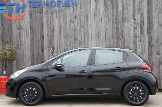 Vaurioauto  passenger cars Peugeot 208 1.0 PureTech Acces Airco Cruise 50KW Euro 6 2015/7