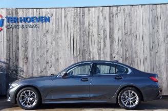 Schadeauto BMW 3-serie 320d Luxury Line Airco Navi Cruise 360° Schuifdak LED 140KW Euro 6 2020/1
