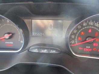 Peugeot 208 1.6 e HDI Blue Lease picture 22