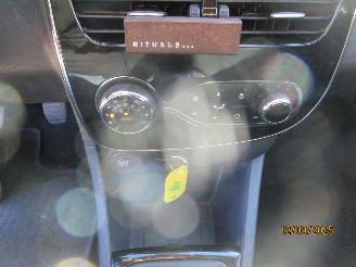 Renault Clio 0.9 TCe Estate picture 25