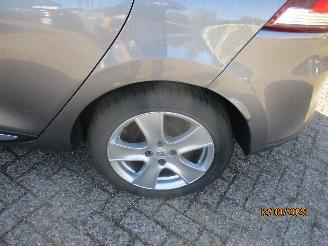 Renault Clio 0.9 TCe Estate picture 16