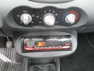 Renault Twingo 1.2-16v Authentique LPG picture 16