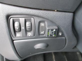 Renault Twingo 1.2-16v Authentique LPG picture 19