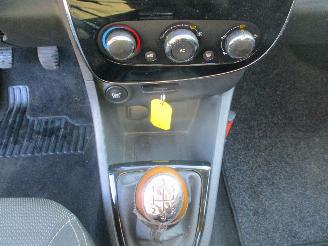 Renault Clio 0.9 TCe Expression 5drs picture 19