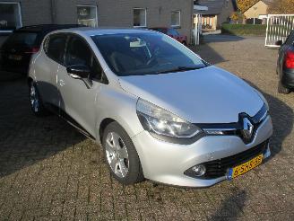Auto incidentate Renault Clio 0.9 TCe Expression 5drs 2013/10