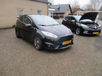 Coche accidentado Ford Fiesta 1.6 ST2 2015/12
