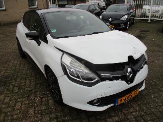 Damaged car Renault Clio 0.9 TCe Expression NAP 2013/6