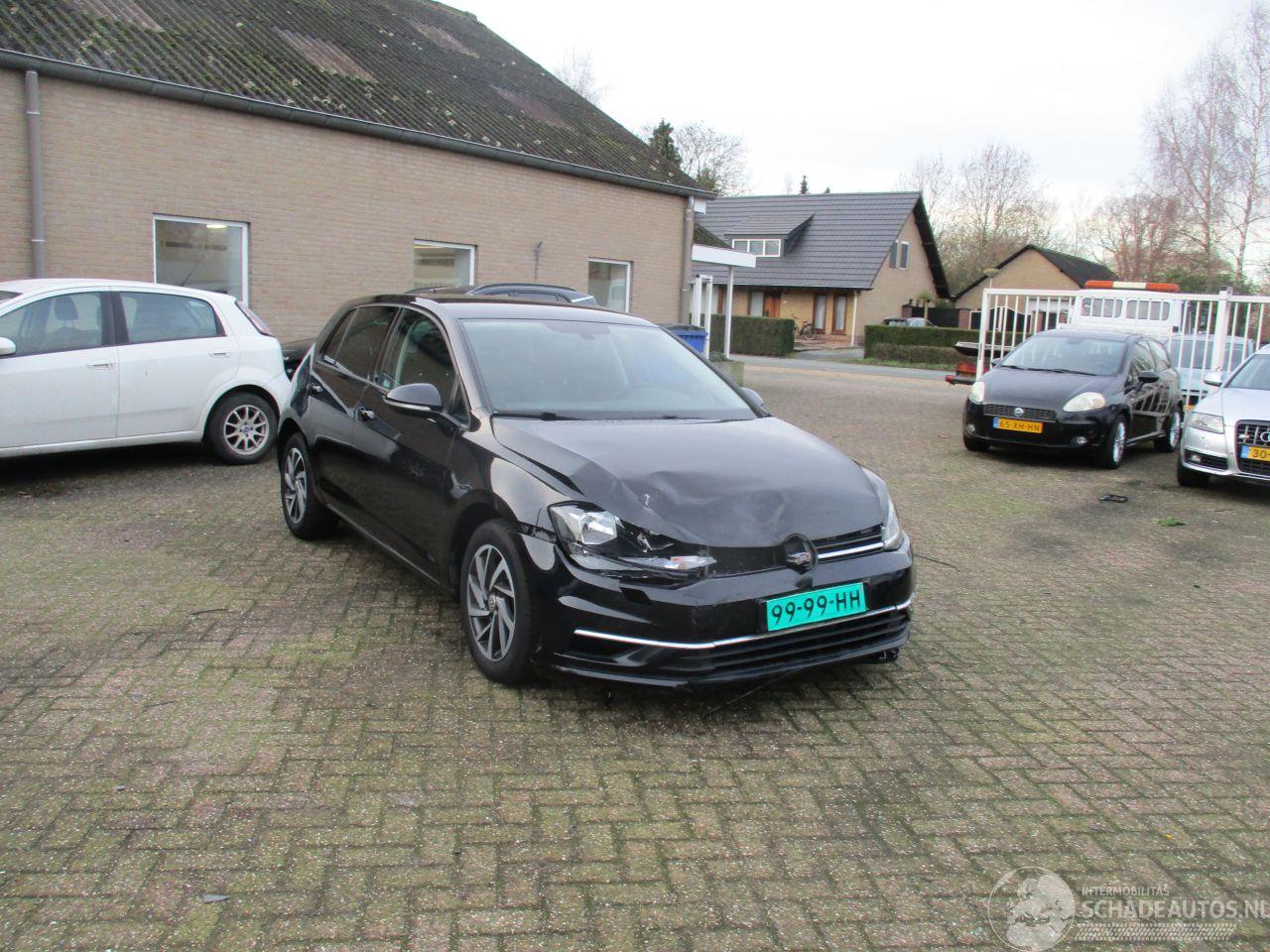 Volkswagen Golf 1.0 TSI HighLine Business R