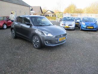 uszkodzony samochody osobowe Suzuki Swift 1.0 Stijl Smart Hybrid NAP REST BPM 800 EURO !!!! 2020/3