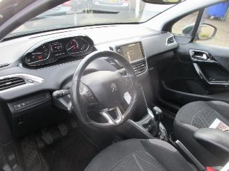 Peugeot 208 1.2 VTi Envy 5drs picture 18