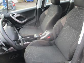 Peugeot 2008 1.2 PureTech Automaat NAP picture 29