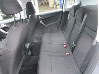 Peugeot 2008 1.2 PT BL Executive picture 26