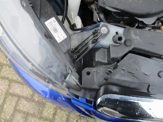 Peugeot 108 1.0 E -VTI BLUE L. EX picture 15