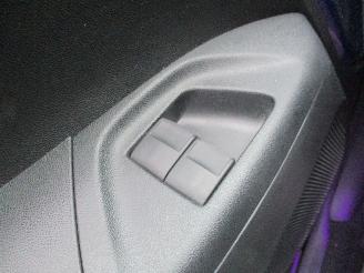 Peugeot 108 1.0 E -VTI BLUE L. EX picture 26