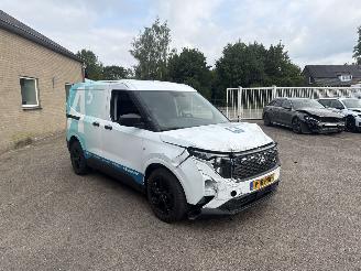damaged passenger cars Ford Transit E-Transit Courier Trend 44 kWh 2025/12