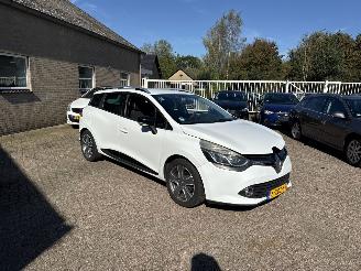 skadebil auto Renault Clio 0.9 TCe Night&Day REST BPM €150,- 2014/7